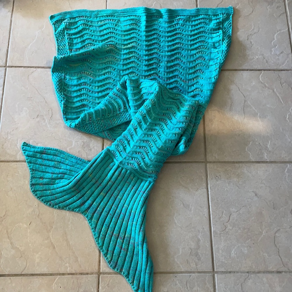 Girl’s Mermaid tale blanket